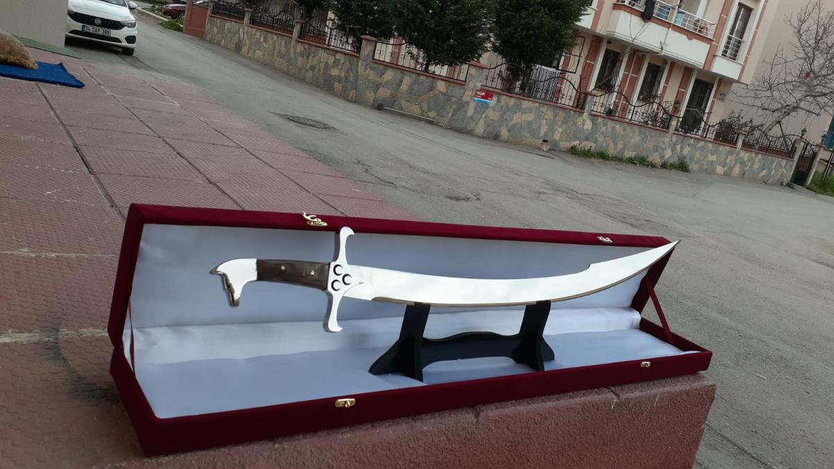 Kurt Başlı Yalmanlı Kılıcı